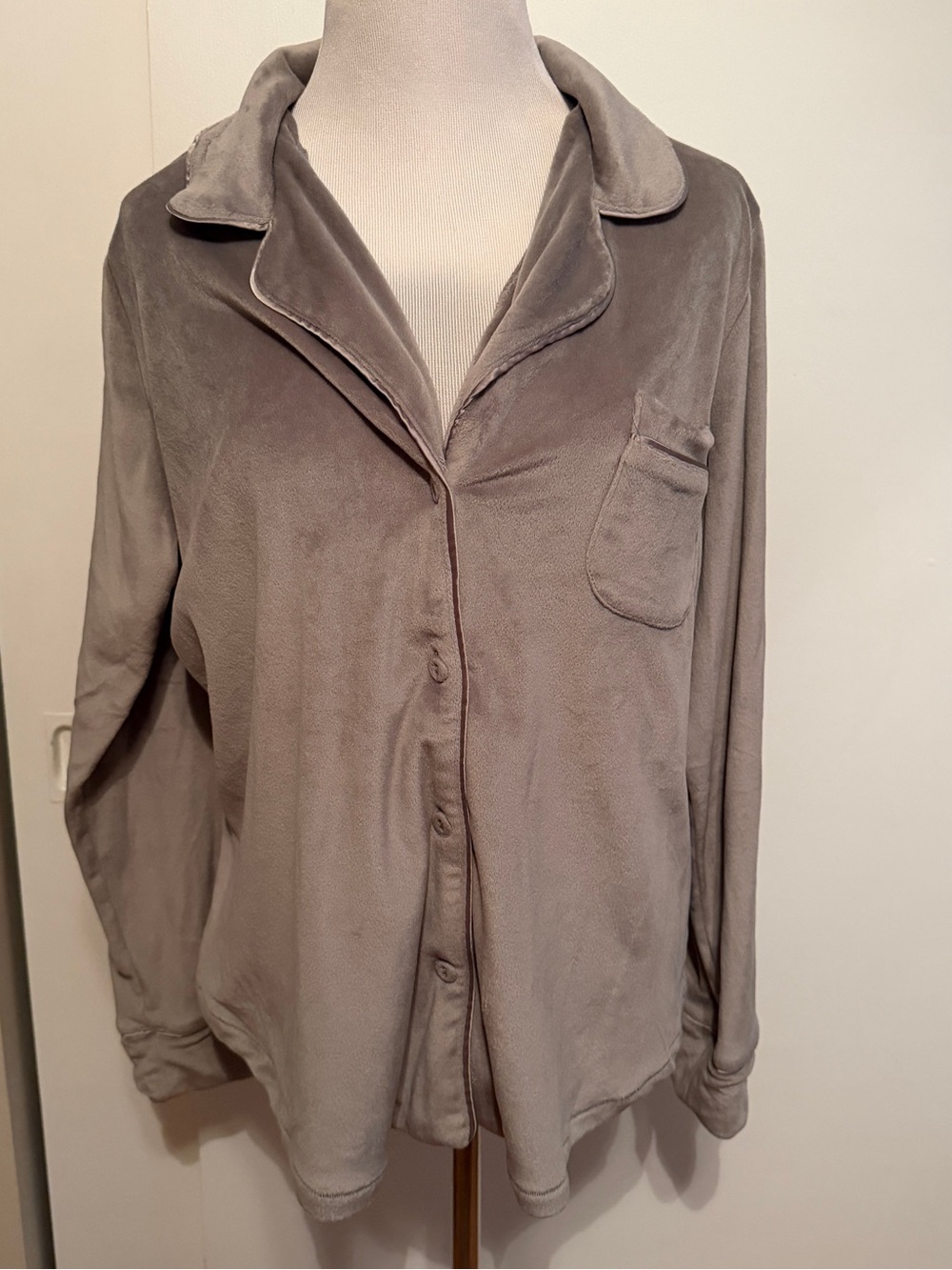 SKIMS Velour Button-Up Pajama Top in Gray